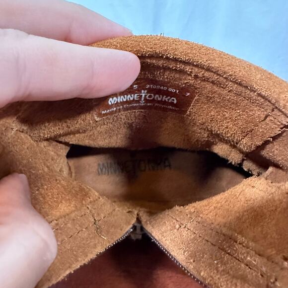 Minnetonka Women's 5 Dark Tan 210840 Suede Double Fringe Side Zip Ankle Booties - Picture 7 of 10